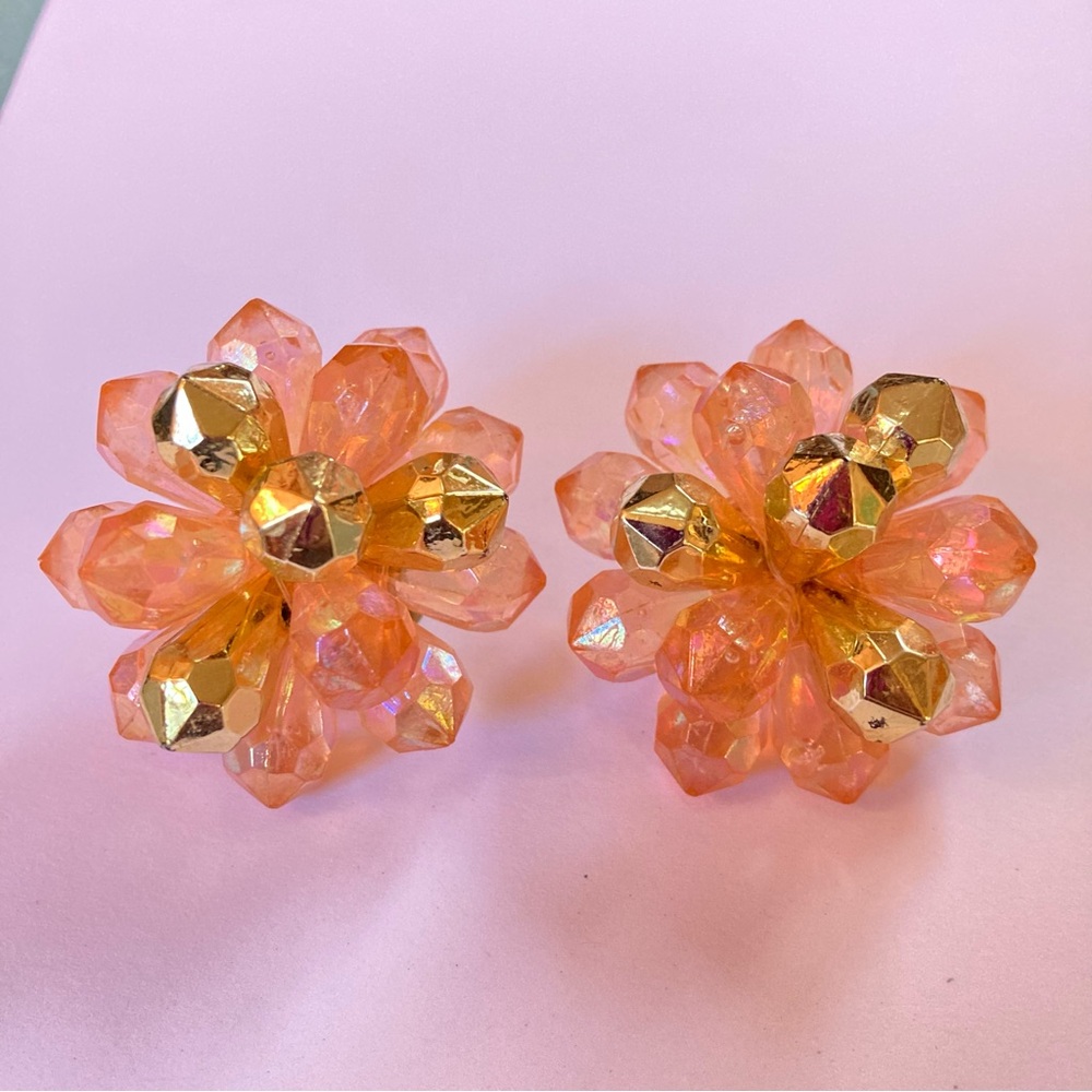 Vintage cluster clip earrings 50s 60s peach gold flowers mid century - Picture 10 of 10
